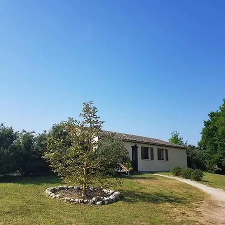 With Private Pool- Petite Hirondelles Saint-Pierre-de-Juillers